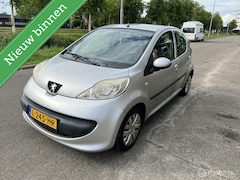 Peugeot 107 - 1.0-12V XR