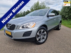 Volvo XC60 - 2.0 T5 Ocean Automaat / NL Auto / 2e Eigenaar / Volledig Dealer Onderhouden / Clima / Navi