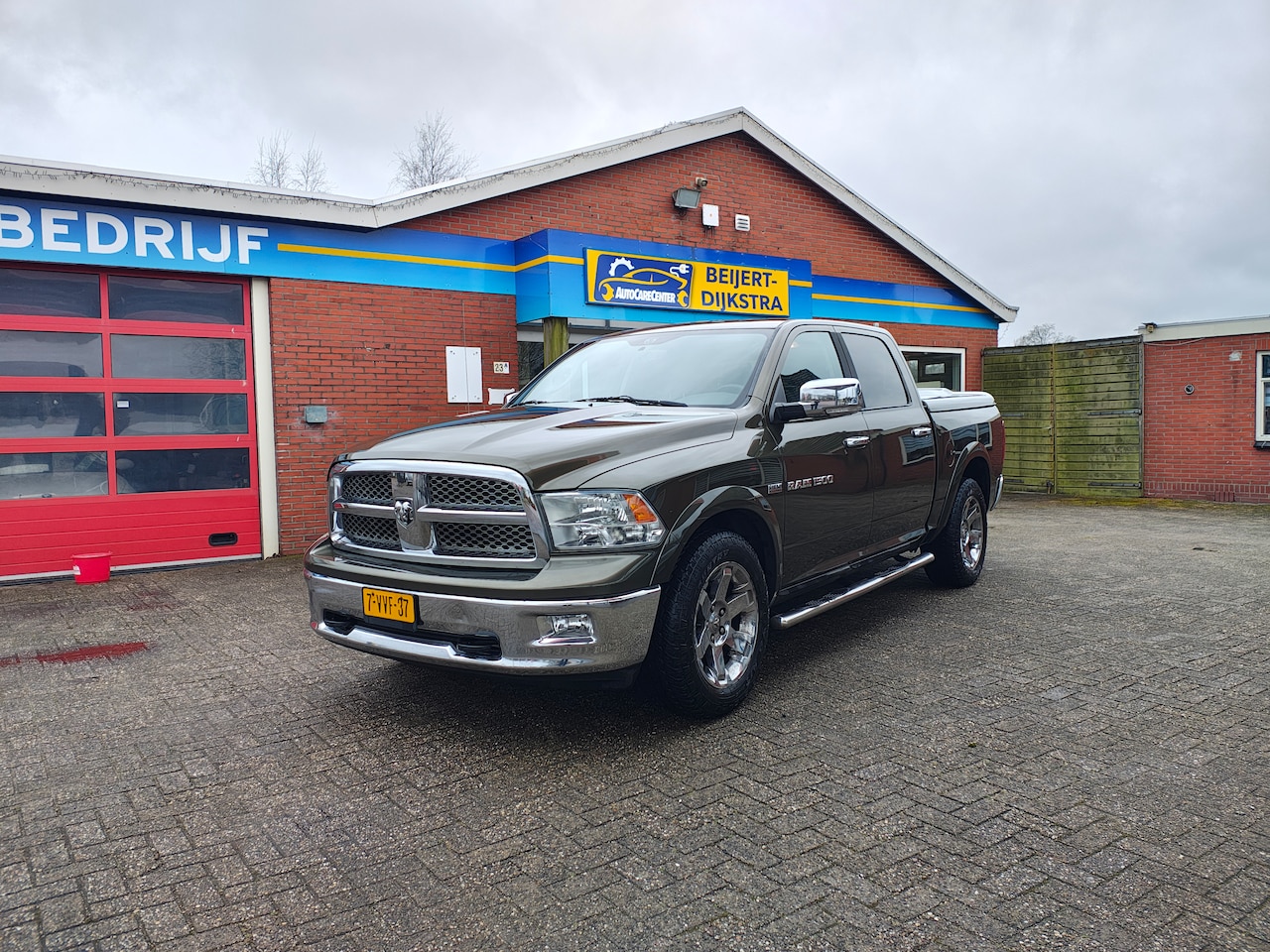 Dodge Ram 1500 - 5.7 V8 4x4 Crew Cab 5'7 Laramie Originele , Nederlandse auto! - AutoWereld.nl