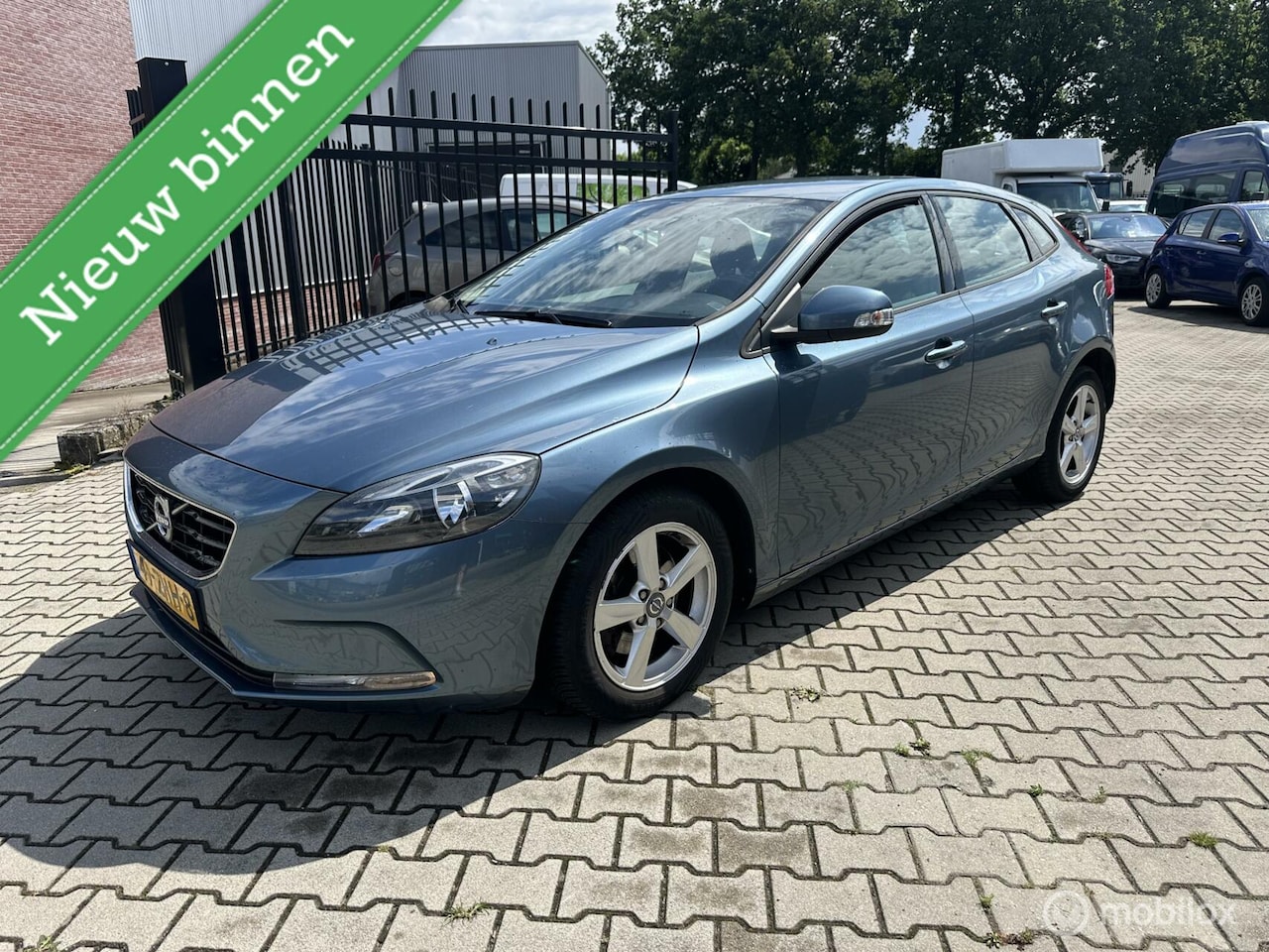 Volvo V40 - 1.6 T3 Momentum goed onderhouden - AutoWereld.nl