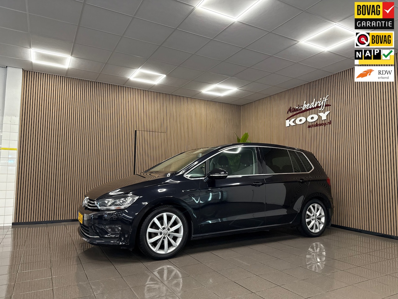 Volkswagen Golf Sportsvan - 1.4 TSI Business Edition Connected * Automaat / Camera / Trekhaak / Navigatie * - AutoWereld.nl