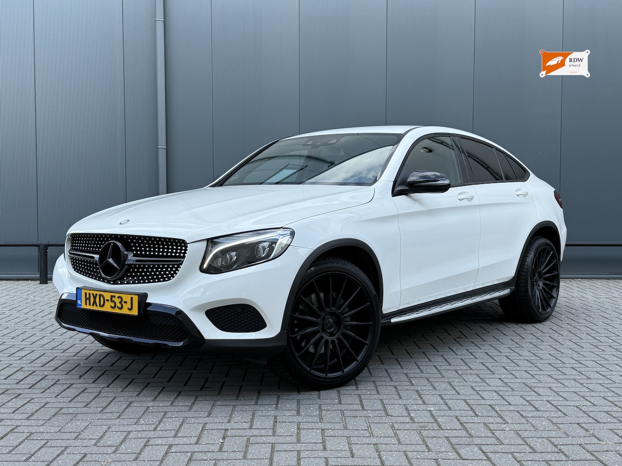 Mercedes-Benz GLC-klasse Coupé - 250 4MATIC 211pk AMG NIGHT | Afn. trekhaak | Stoelverwarming | 21" - AutoWereld.nl