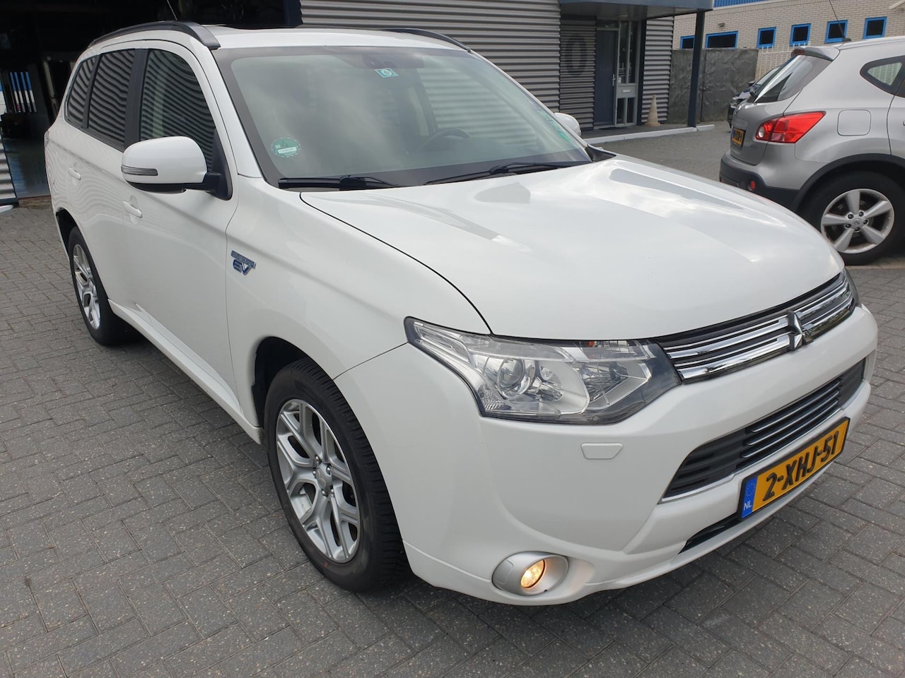 Mitsubishi Outlander - 2.0 PHEV Instyle Hybride Elektrisch/Benzine - AutoWereld.nl