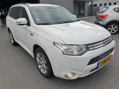 Mitsubishi Outlander - 2.0 PHEV Instyle Hybride Elektrisch/Benzine