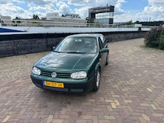 Volkswagen Golf - 1.6 Trendline