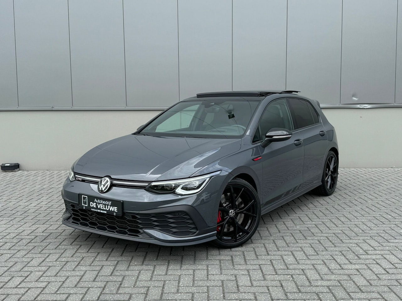 Volkswagen Golf - 2.0 TSI GTI Clubsport IQ-Light Pano H&K - AutoWereld.nl