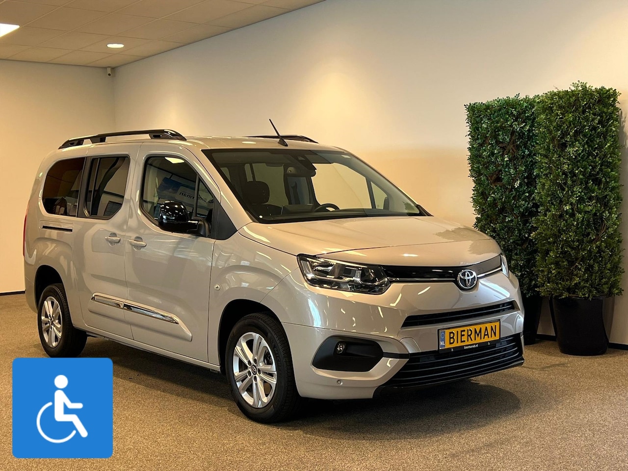 Toyota ProAce City Verso - Long Rolstoelauto 5+1 - AutoWereld.nl