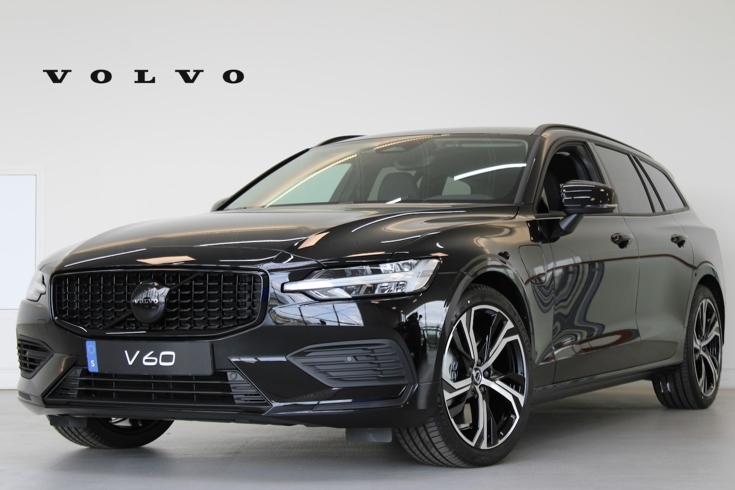Volvo V60 - T6 350PK AWD Essential | Leer | Pilot Assist | BLIS | 19'' | Getint Glas  | Lendensteun | - AutoWereld.nl