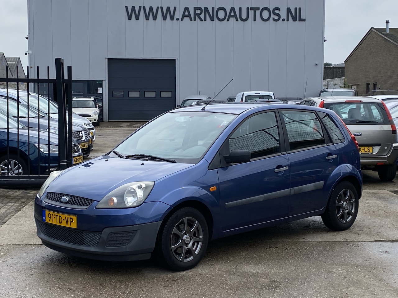 Ford Fiesta - 1.3-8V Champion 1.3-8V Champion 5-DEURS, AIRCO, APK TOT 17-07-26, STUURBEKRACHTIGING, ELEK-RAMEN, AIRBAGS, - AutoWereld.nl