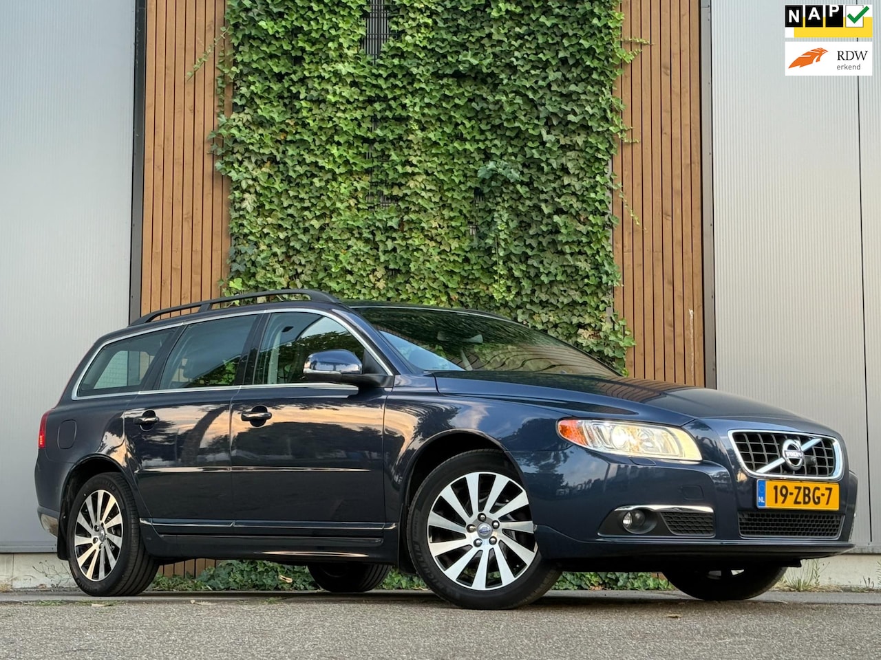 Volvo V70 - 1.6 T4 Limited Edition 180PK|Trekhaak|automaat - AutoWereld.nl
