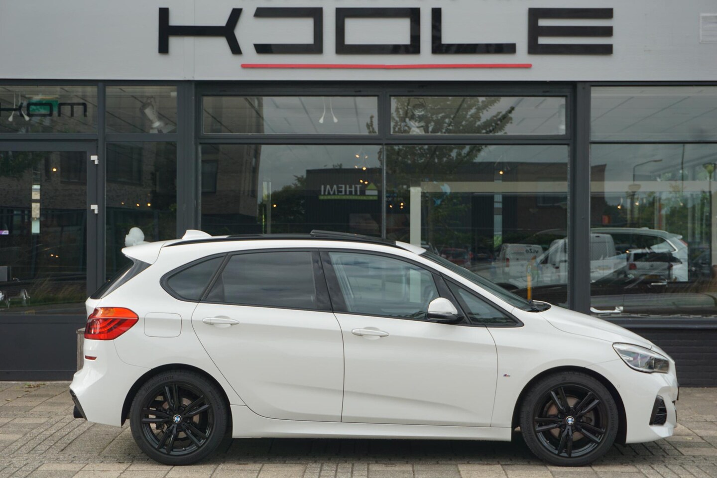 BMW 2-serie Active Tourer - 220i Executive Edition | M Pakker | PANO | Trekhaak - AutoWereld.nl