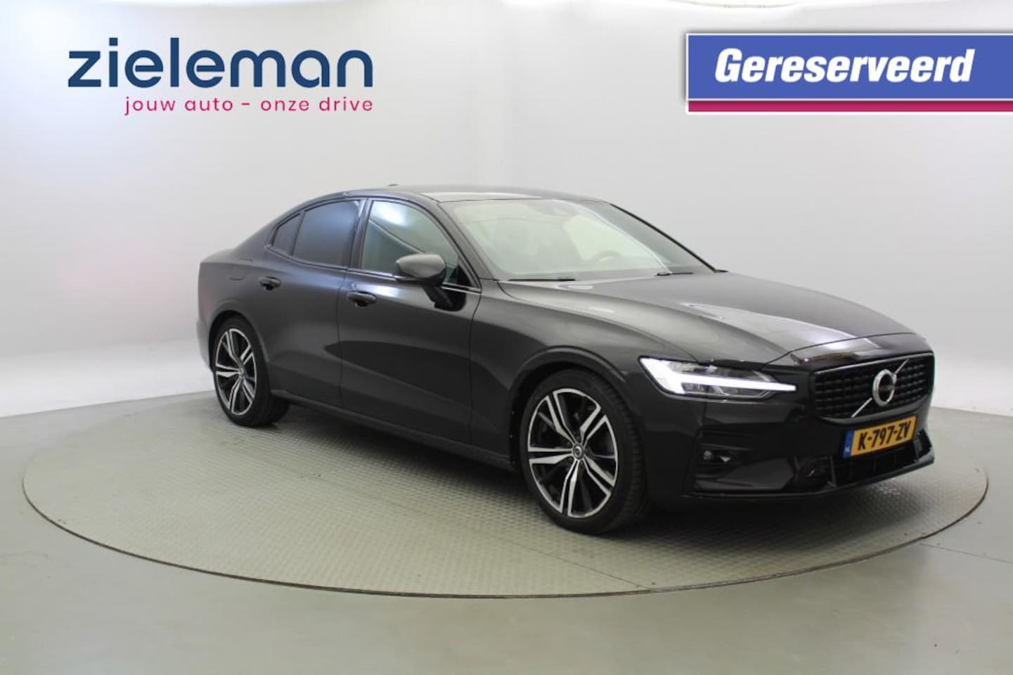 Volvo V60 - 2.0 B3 R-Design BlackLine Automaat - Digital Cockpit, GERESERVEERD!!! - AutoWereld.nl