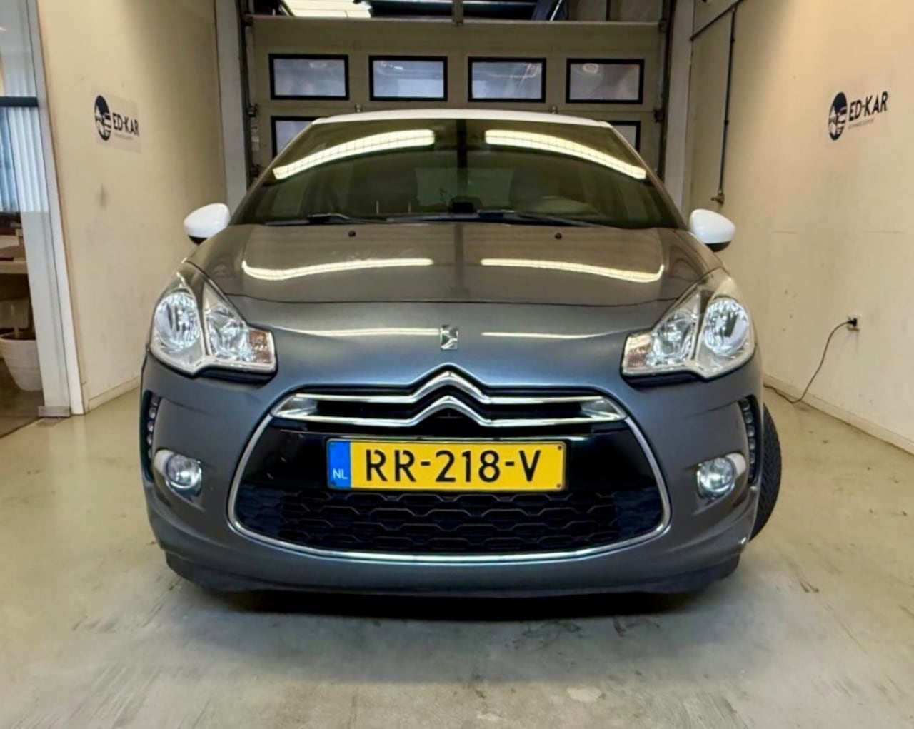 Citroën DS3 - 1.6 So Chic in Black AUT LEER NETTE AUTO - AutoWereld.nl