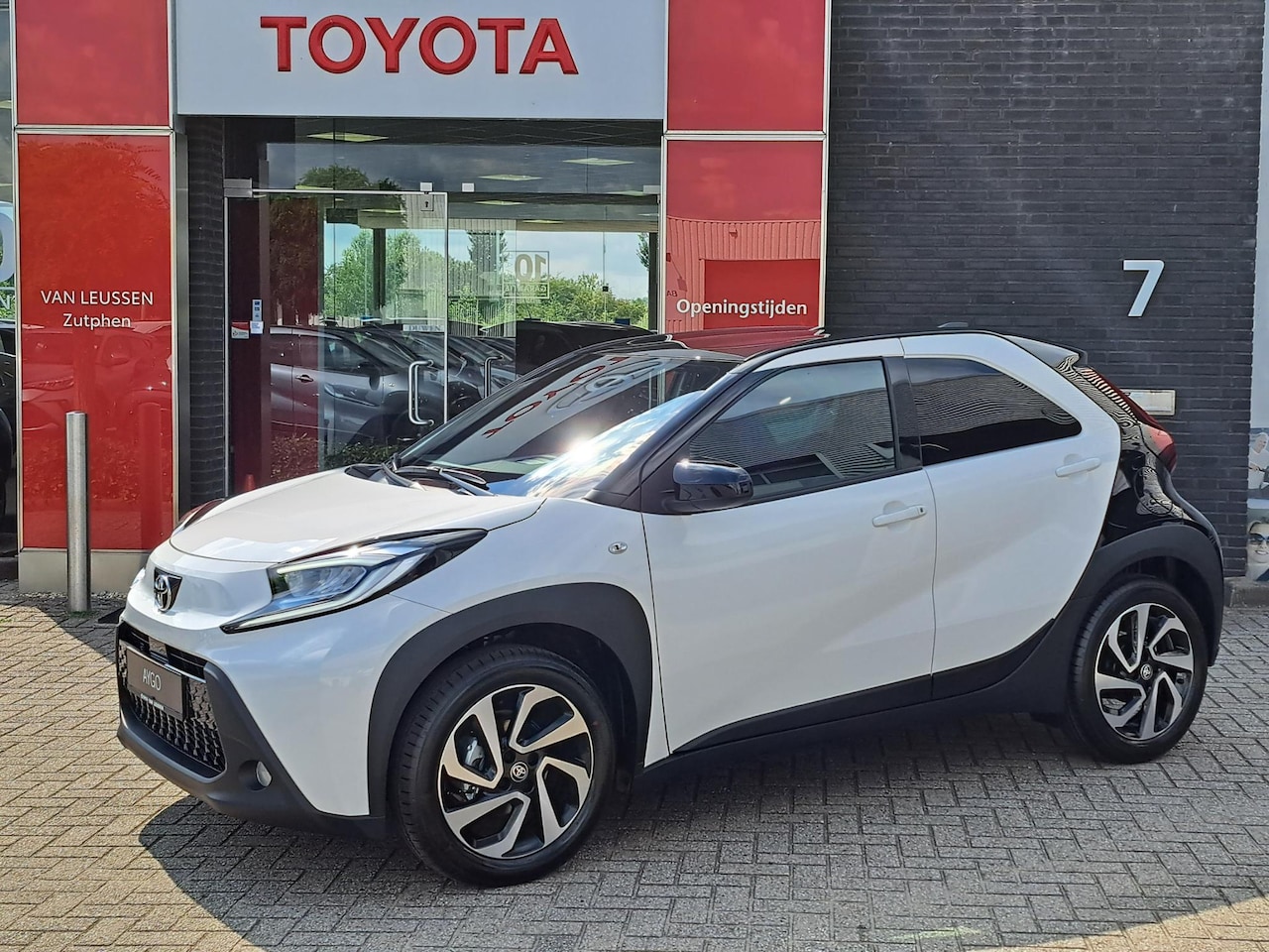 Toyota Aygo X - PULSE BI-TONE APPLE & ANDROID PARKEERCAMERA - AutoWereld.nl