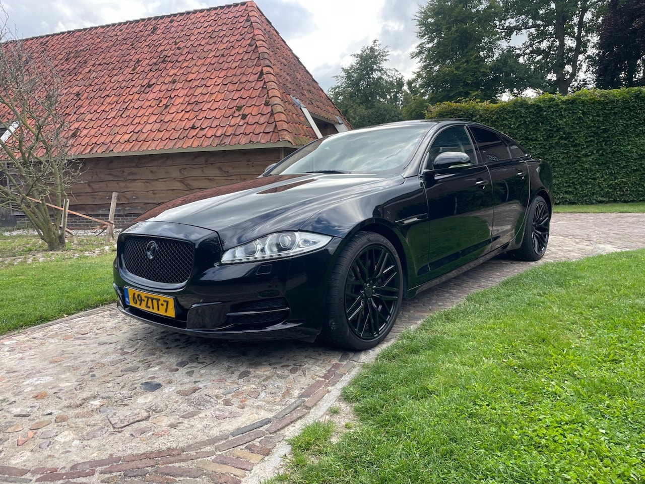 Jaguar XJ - 2.0 Luxury-PANO-CAMERA-NL AUTO-BLACK OPTIEK-20"- - AutoWereld.nl