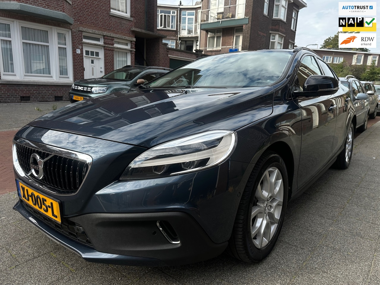 Volvo V40 Cross Country - 1.5 T3 Polar+ Luxury Cross Country Pano Elekt. Leer Stoelen Dealer OH! met Nieuwe Apk en G - AutoWereld.nl
