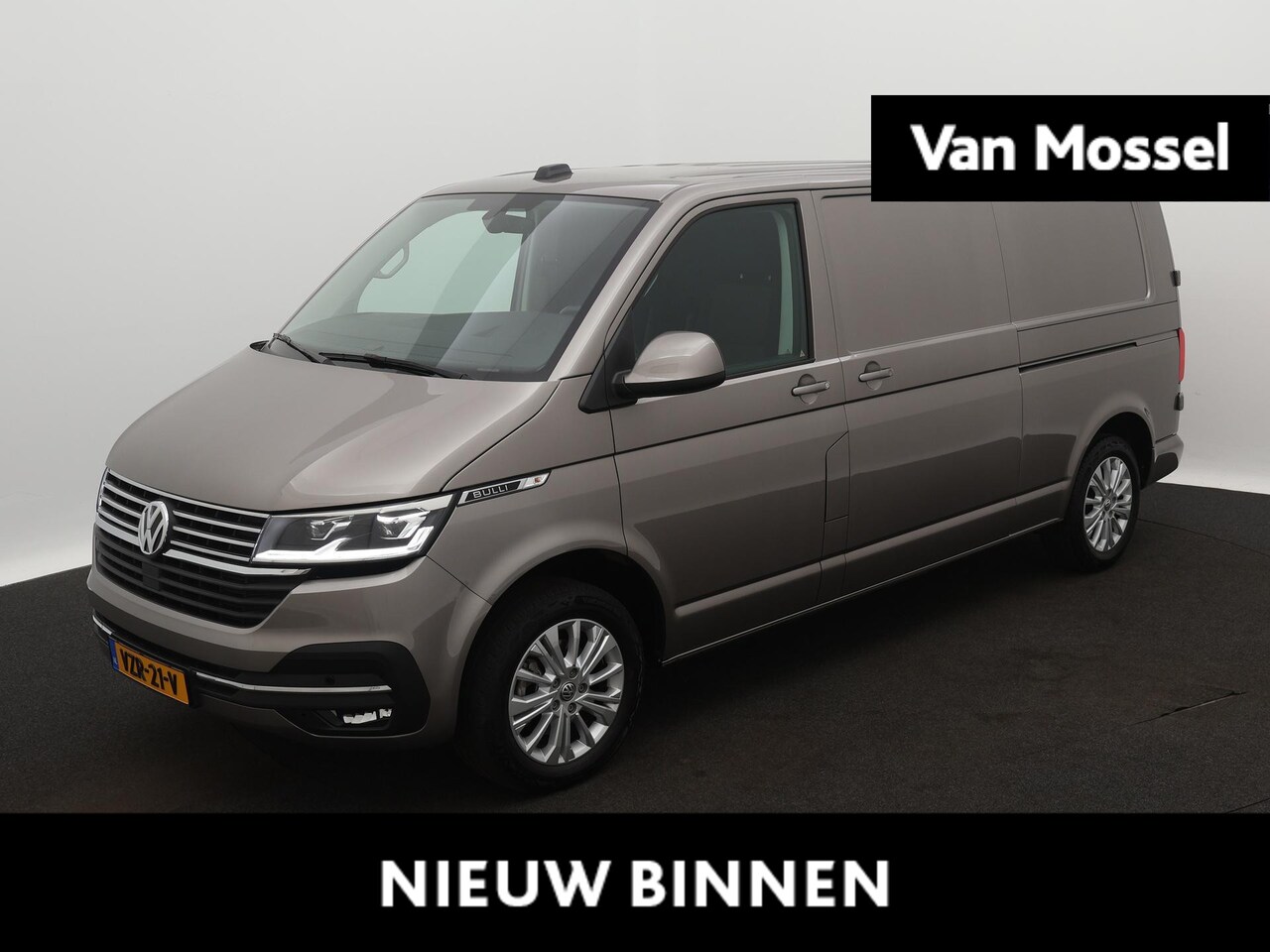 Volkswagen Transporter - 2.0 TDI L2H1 Bulli | Automaat | Schuifdeur links en rechts | Trekhaak | Navigatie | App co - AutoWereld.nl