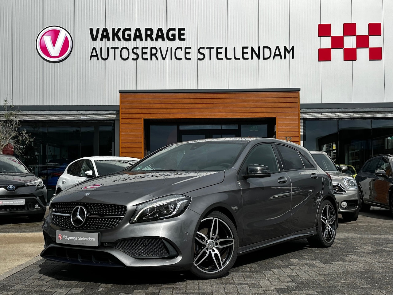 Mercedes-Benz A-klasse - 180 Ambition|NWE APK|AMG|NAP|Carplay|Camera|Afn Trehaak|18" LM|Sportstoelen|Pdc V+A. - AutoWereld.nl