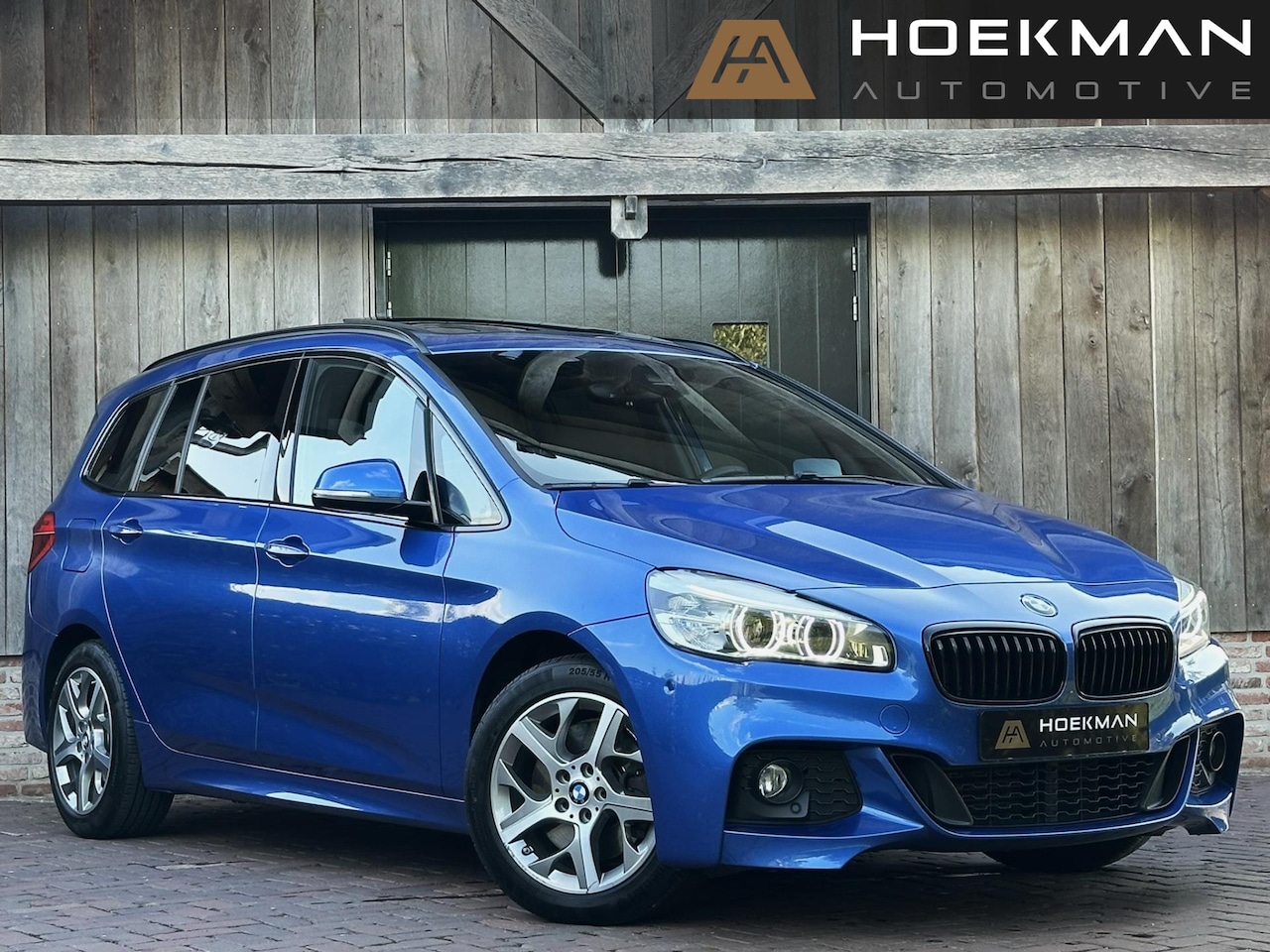BMW 2-serie Gran Tourer - 220i High Executive M-sport Automaat | LED, Panoramadak, Trekhaak, Head-Up, ACC, Keyless, - AutoWereld.nl
