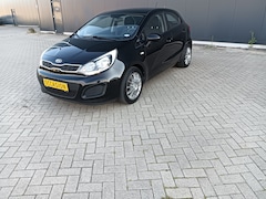 Kia Rio - 1.4 CVVT ExecutiveLine Airco. 6 versnellingen. 109 Pk. Topstaat.