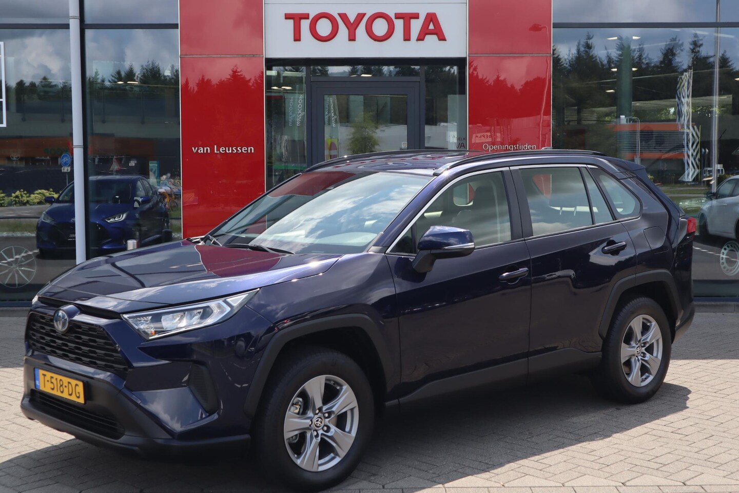 Toyota RAV4 - 2.5 Hybrid NL-AUTO FACELIFT NAVI AD-CRUISE APPLE/ANDROID BLUETOOTH DAB+ 17"LMV - AutoWereld.nl