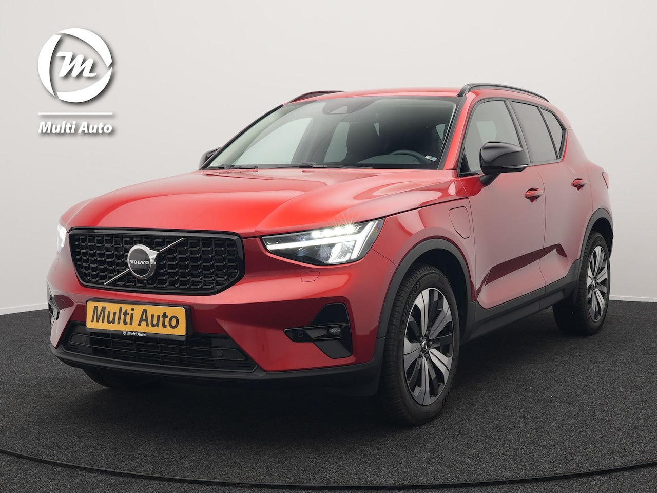 Volvo XC40 - T5 Plus Dark Plug In Hybrid 262pk Dealer O.H PHEV | Adaptive Cruise | Camera | Harman Kard - AutoWereld.nl