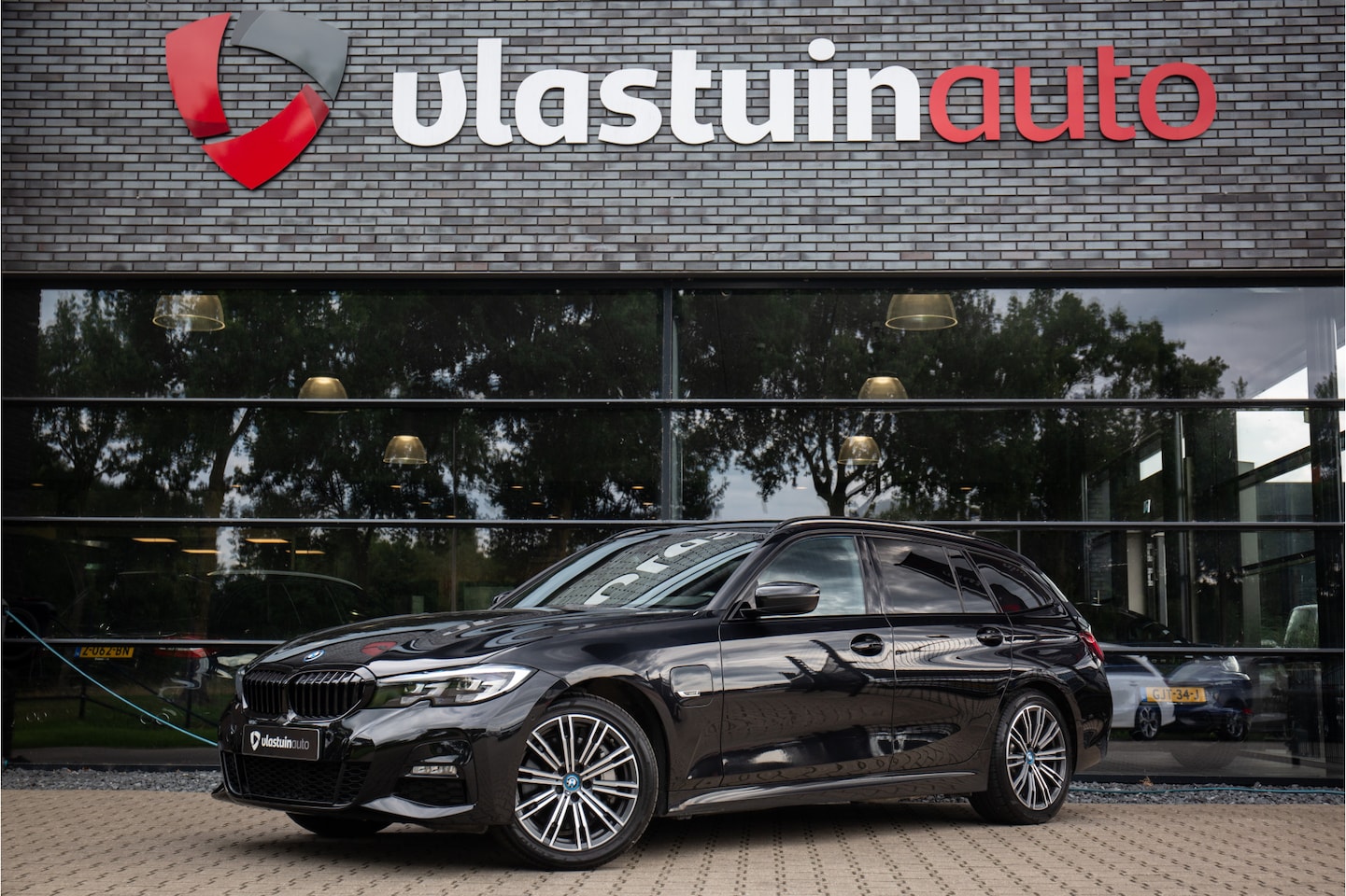 BMW 3-serie Touring - 330e High Executive 330e High Executive , Trekhaak, Carplay, - AutoWereld.nl