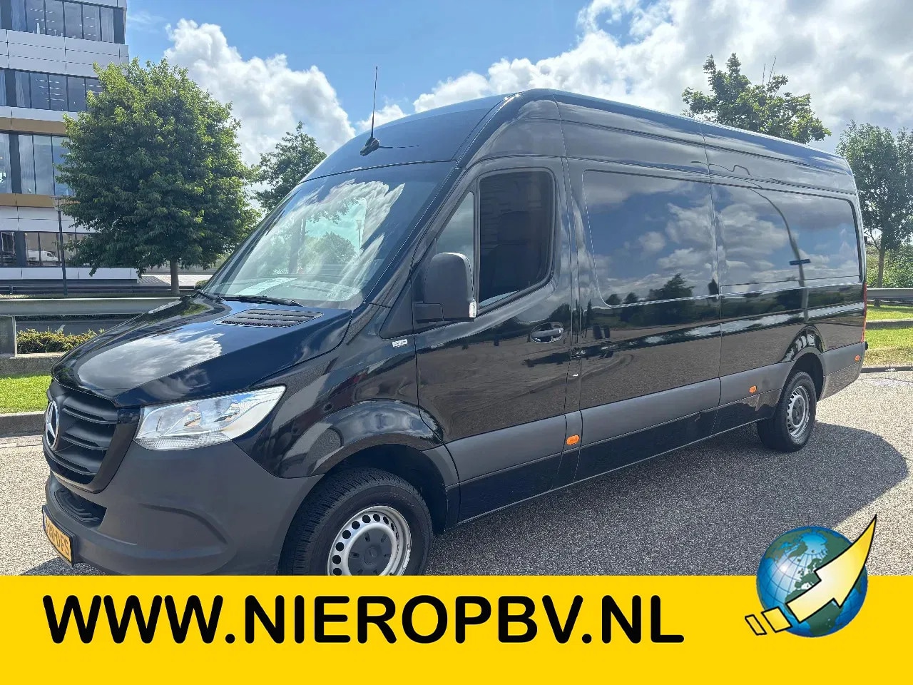 Mercedes-Benz Sprinter - 319CDI L3H2 Automaat Airco Cruisecontrol 3500KG Trekhaak Applecarplay EURO 6 - AutoWereld.nl