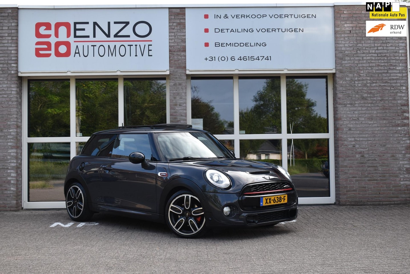 MINI John Cooper Works - Mini 2.0 S JCW Vol Pano Goed onderhoud - AutoWereld.nl