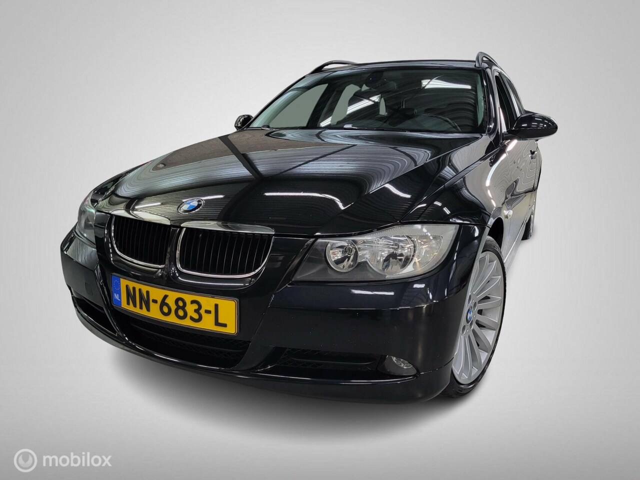 BMW 3-serie Touring - 318i High Executive/Leder/Trekhaak/18'' - AutoWereld.nl