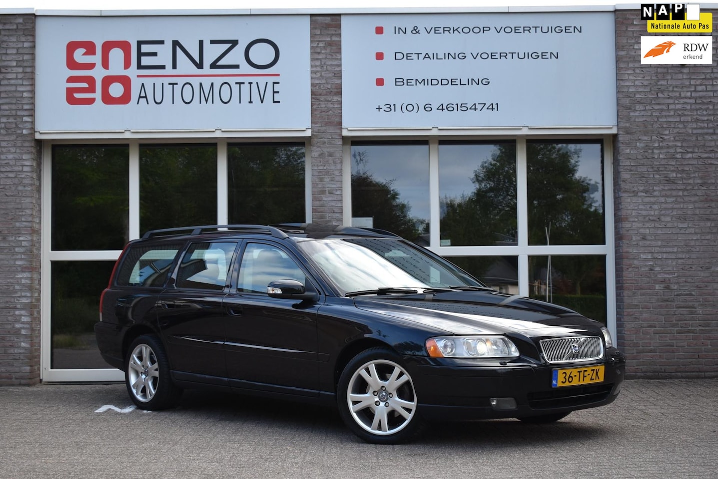 Volvo V70 - 2.4 Edition II Sport NLauto VOL Youngtimer Carplay Pano Xenon - AutoWereld.nl