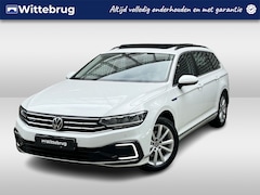 Volkswagen Passat Variant - 1.4 TSI PHEV 218PK GTE Business / Panoramadak / Zwenkbare Trekhaak / Stoelverwarming / Ach