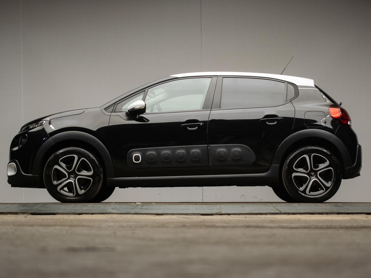 Citroën C3 - 1.2 PureTech Sport Edition (APPLE CARPLAY,NAVI,LED,CRUISE,CLIMATE,LM VELGEN,GETINT,PDC,NET - AutoWereld.nl