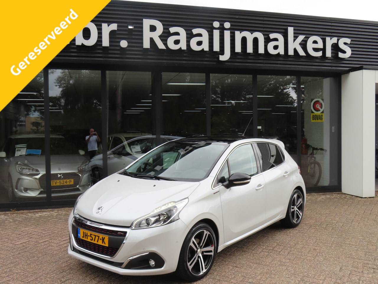 Peugeot 208 - 1.2 110pk Automaat GT-line*Panoramadak*Camera*Navi* - AutoWereld.nl