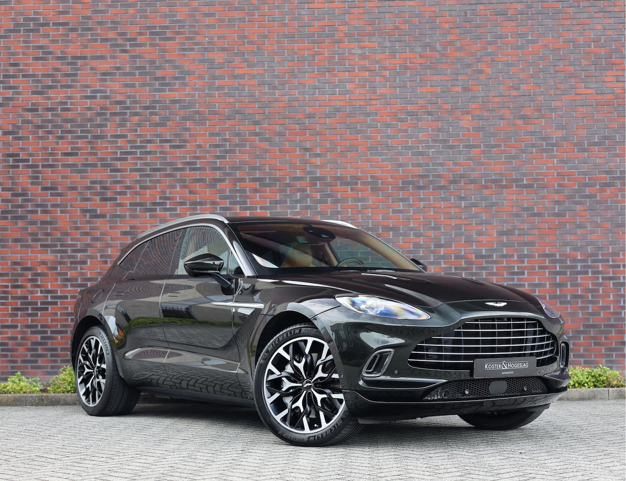 Aston Martin DBX - 4.0 V8 4.0 V8 - AutoWereld.nl