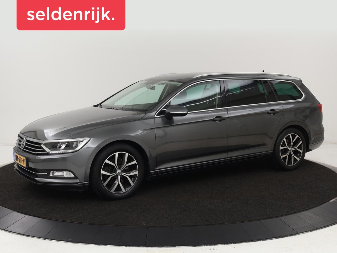 Volkswagen Passat Variant - 1.6 TDI Business Edition | Trekhaak | Full LED | Navigatie | Keyless | Parkeerhulp | Clima - AutoWereld.nl