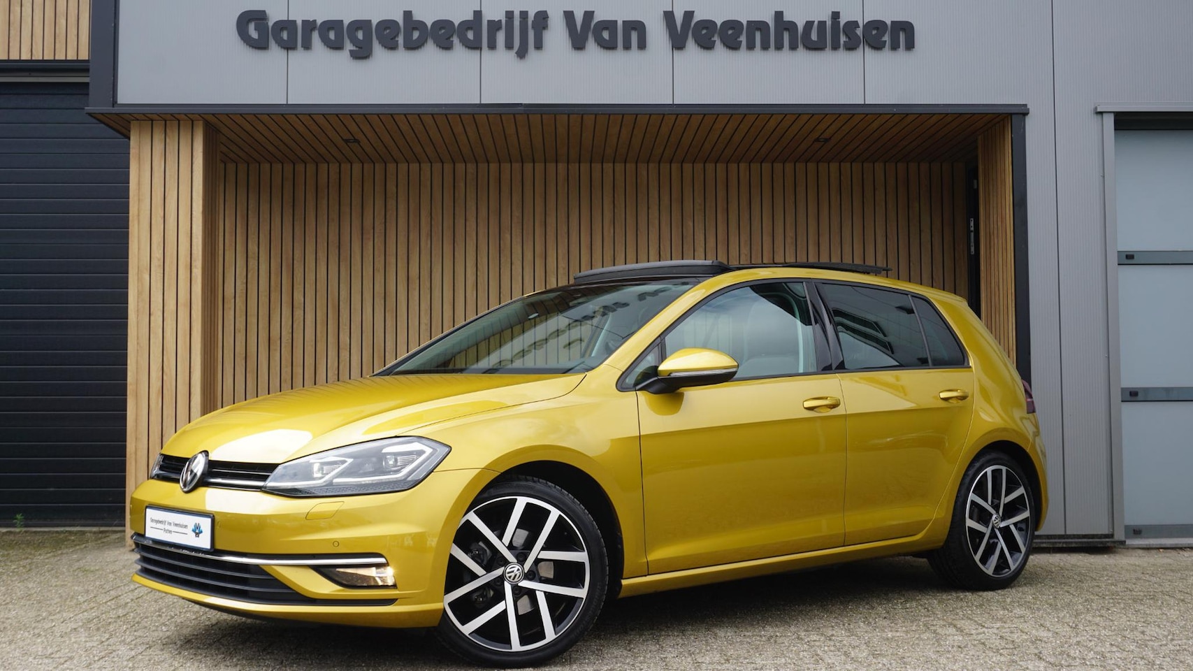 Volkswagen Golf - 7.5 1.4 TSI 150pk DSG 5Drs Highline Pano.Dak Virtual Cockpit LED Drive-Select *Kurkuma Yel - AutoWereld.nl