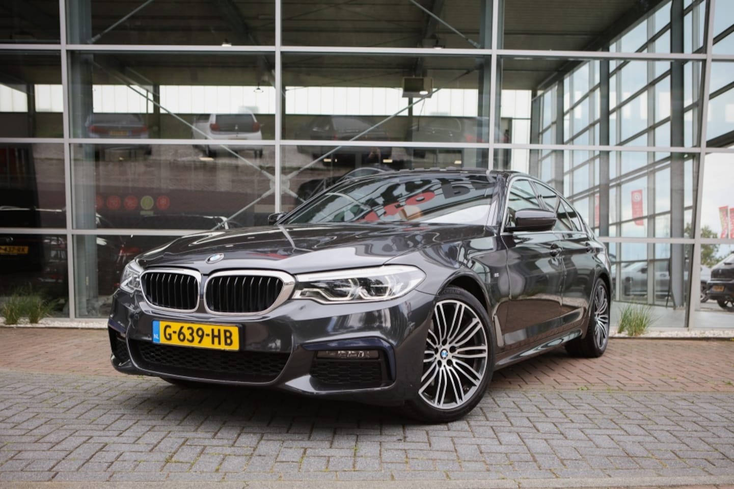 BMW 5-serie - 520i M-sport | Sfeerverlichting | Schuif/kantel | Memory | - AutoWereld.nl