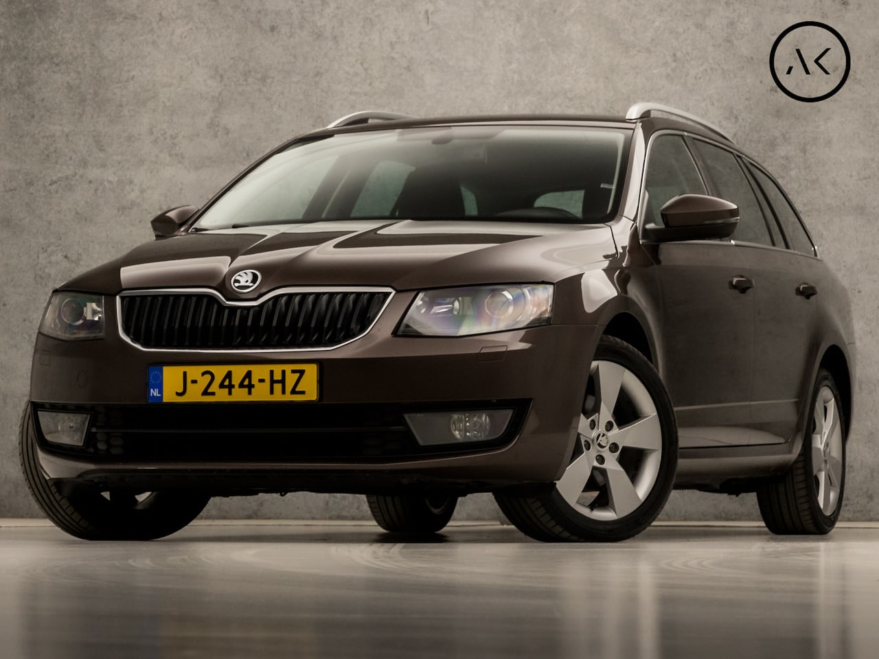 Skoda Octavia Combi - 1.4 TSI Greentech Deluxe 141Pk Automaat (NAVIGATIE, CLIMATE, LEDER, XENON, STOELVERWARMING - AutoWereld.nl