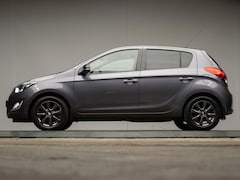Hyundai i20 - 1.2 HP i-Motion Comfort (BLUETOOTH, STOELVERWARMING, AIRCO, NIEUWE APK, LM VELGEN, GETINT,