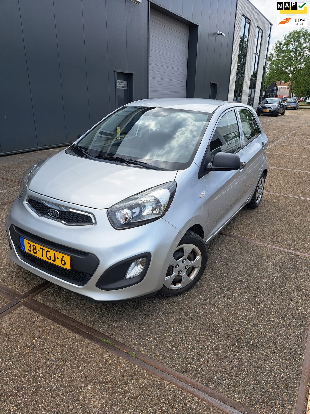 Kia Picanto - Kia Picanto 1.0 CVVT Airco / APK / AIRCO / ELEK RAMEN / 5DRS - AutoWereld.nl