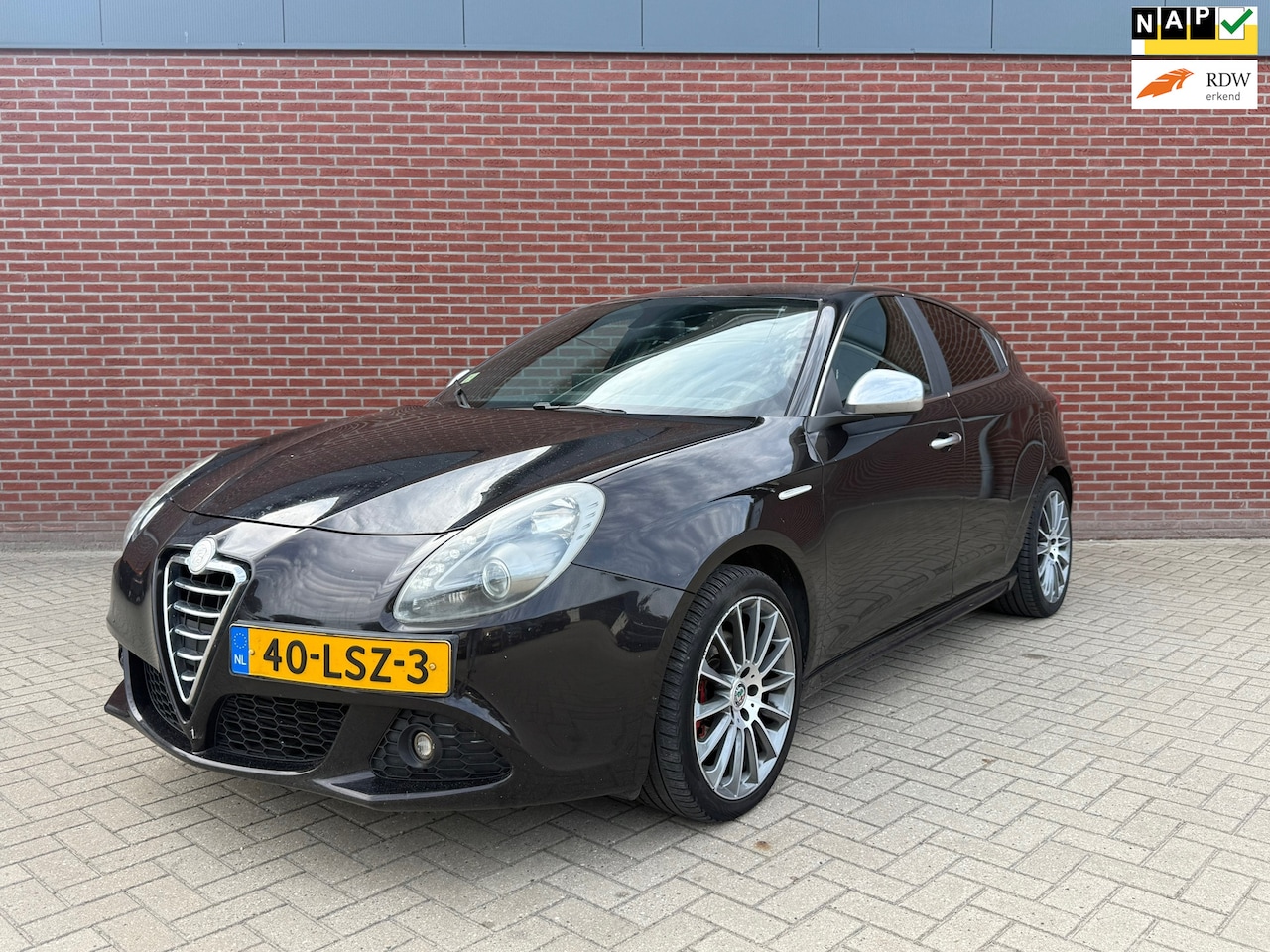 Alfa Romeo Giulietta - 1.4 T Distinctive / Nap / Airco / Trekhaak - AutoWereld.nl
