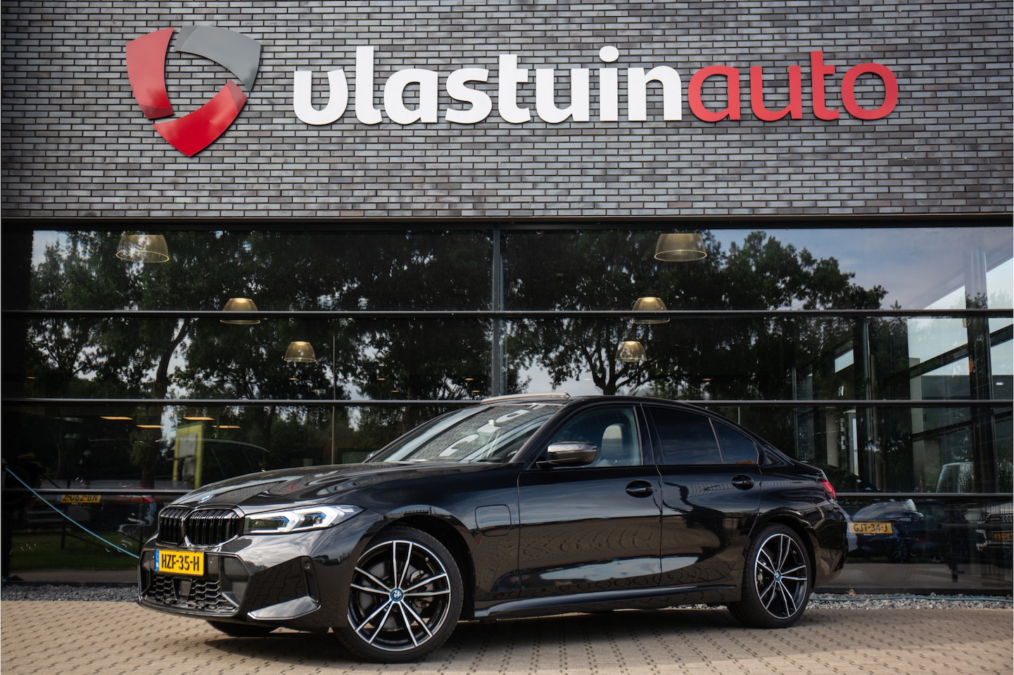 BMW 3-serie - 330e High Executive M-Sport , Adap. cruise, Pano dak, HUD, 360°camera, - AutoWereld.nl