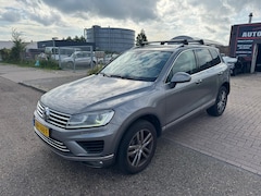 Volkswagen Touareg - 3.0 TDI Highline QUATTRO NEW MODEL