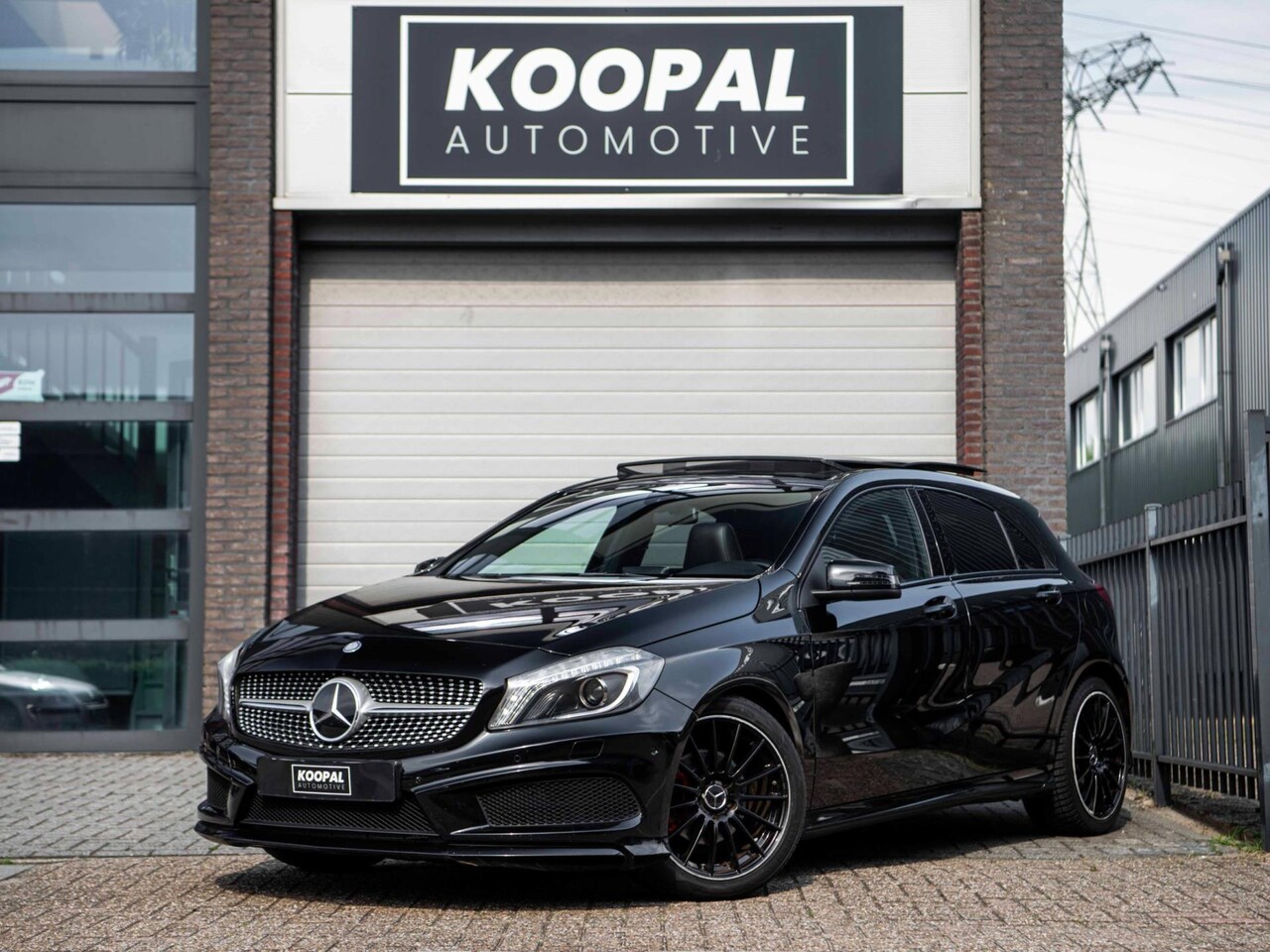 Mercedes-Benz A-klasse - 180 | AMG-Line | Pano | Camera | Volledig onderhouden - AutoWereld.nl