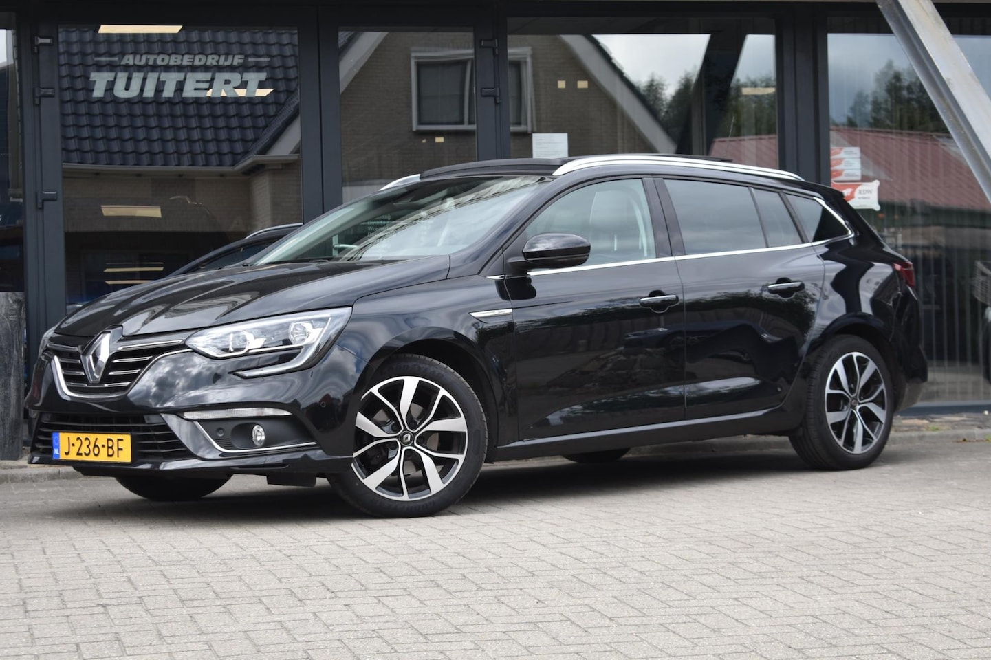 Renault Mégane Estate - 1.3 TCe Bose | SCHUIFDAK | APPLE CARPLAY | CAMERA | ADAPTIEVE CRUISE CONTROLE | NAP | ANDR - AutoWereld.nl