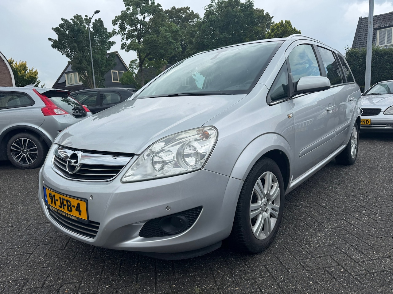 Opel Zafira - 1.8 Cosmo 7Prsn,140pk,Airco,Cruise,Navi,Leder,Trekhaak - AutoWereld.nl
