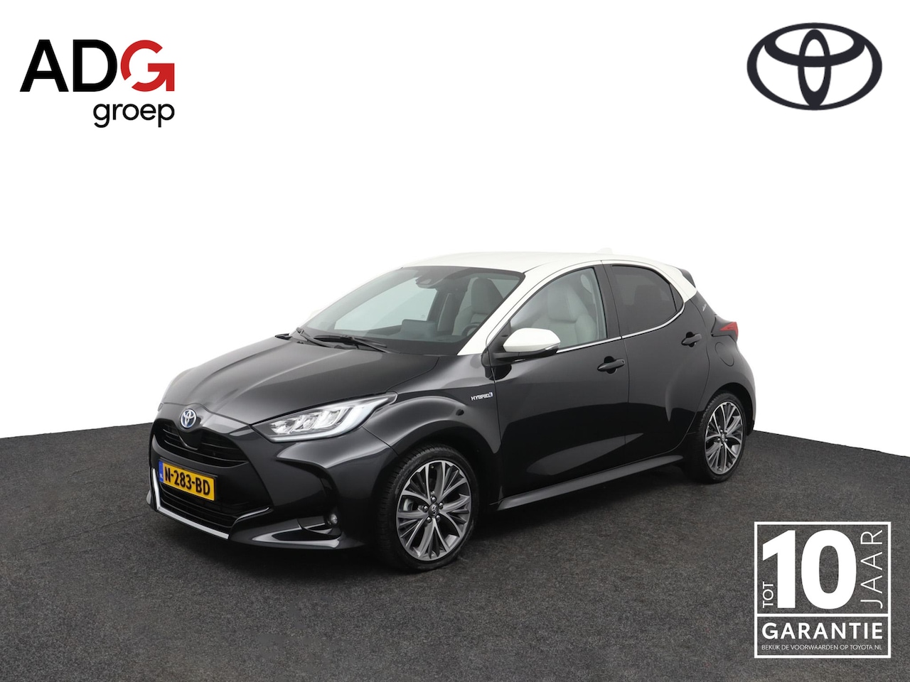 Toyota Yaris - 1.5 Hybrid | Bi-tone | leder-stoffen bekleding | 17 inch lichtmetalen velgen | - AutoWereld.nl