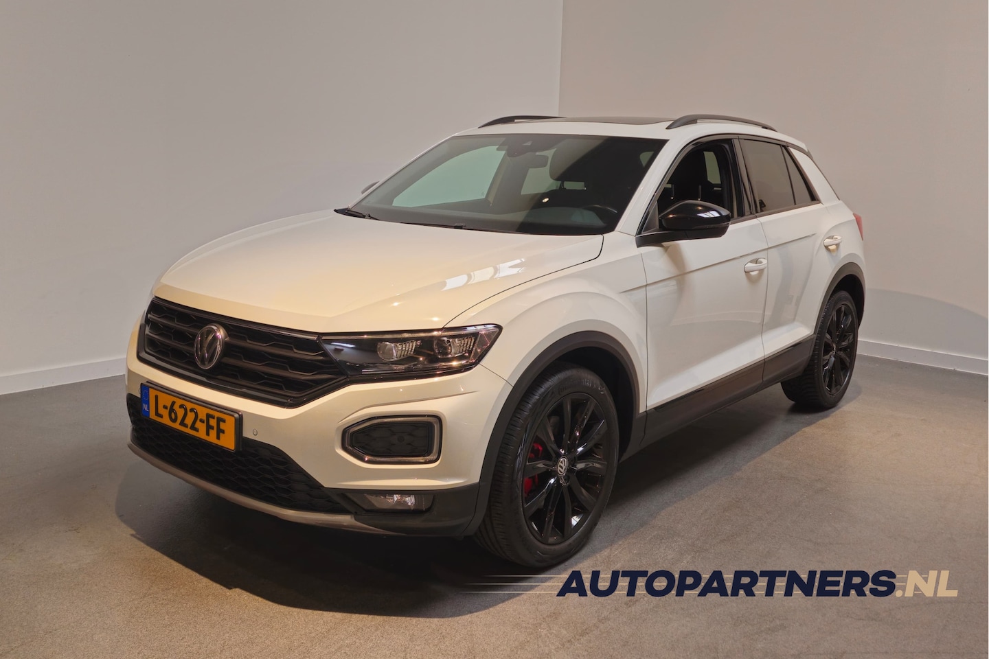 Volkswagen T-Roc - 1.5 TSI Sport Business R-Line - Panoramadak - Stoelverwarming - Apple Carplay/Android Auto - AutoWereld.nl