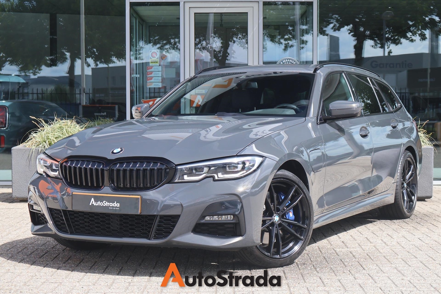 BMW 3-serie Touring - (g21) 330e M-Sport 292pk | Cruise | Climate | Carplay | Navi | LED | Sfeer | **Dravitgrau* - AutoWereld.nl
